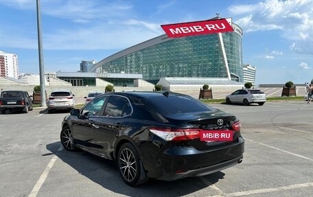Toyota Camry, 2021 год, 2 200 000 рублей, 4 фотография