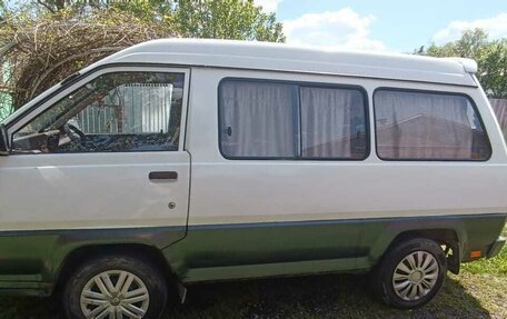 Toyota Lite Ace III, 1990 год, 200 000 рублей, 2 фотография