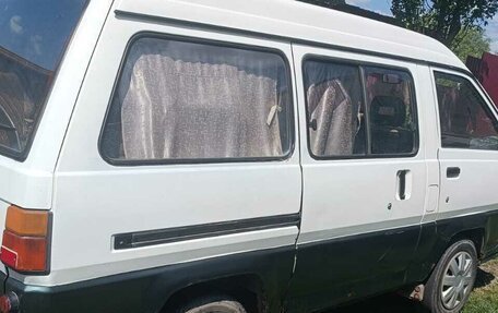 Toyota Lite Ace III, 1990 год, 200 000 рублей, 9 фотография