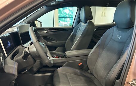 Volkswagen Tiguan, 2024 год, 5 600 000 рублей, 14 фотография