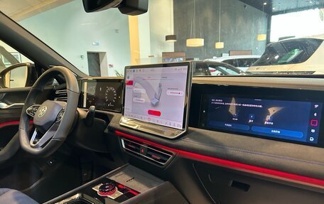 Volkswagen Tiguan, 2024 год, 5 600 000 рублей, 23 фотография