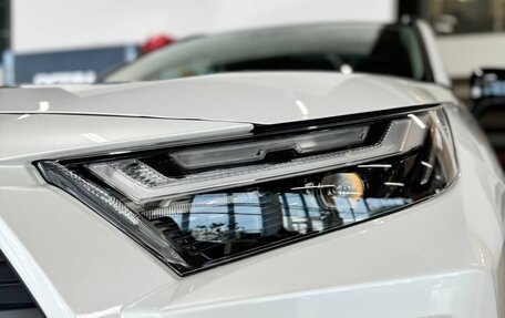 Toyota RAV4, 2024 год, 4 300 000 рублей, 3 фотография