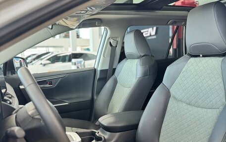 Toyota RAV4, 2024 год, 4 300 000 рублей, 6 фотография
