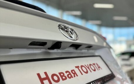 Toyota RAV4, 2024 год, 4 300 000 рублей, 10 фотография