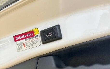 Toyota RAV4, 2024 год, 4 300 000 рублей, 8 фотография