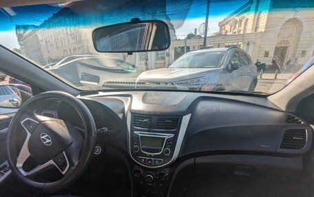 Hyundai Solaris II рестайлинг, 2013 год, 800 000 рублей, 2 фотография
