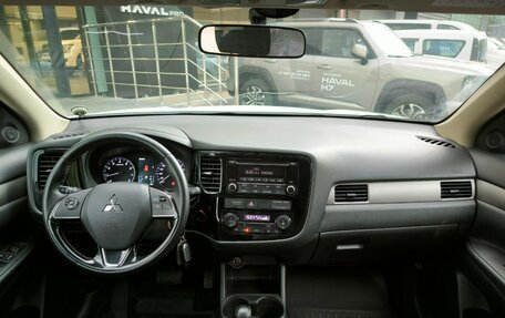 Mitsubishi Outlander III рестайлинг 3, 2015 год, 1 587 000 рублей, 10 фотография