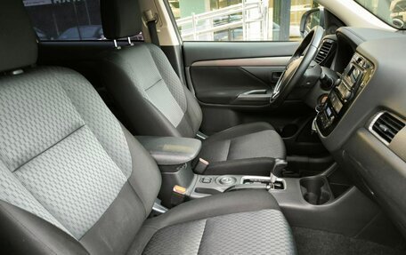 Mitsubishi Outlander III рестайлинг 3, 2015 год, 1 587 000 рублей, 13 фотография