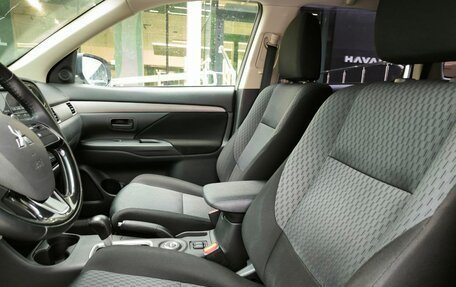 Mitsubishi Outlander III рестайлинг 3, 2015 год, 1 587 000 рублей, 20 фотография