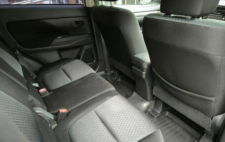 Mitsubishi Outlander III рестайлинг 3, 2015 год, 1 587 000 рублей, 15 фотография