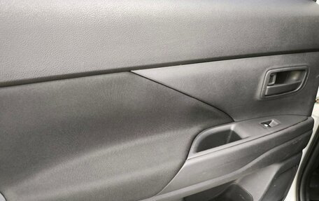 Mitsubishi Outlander III рестайлинг 3, 2015 год, 1 587 000 рублей, 19 фотография
