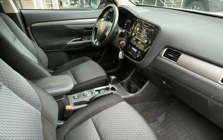 Mitsubishi Outlander III рестайлинг 3, 2015 год, 1 587 000 рублей, 14 фотография