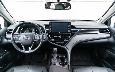 Toyota Camry, 2021 год, 3 190 000 рублей, 10 фотография