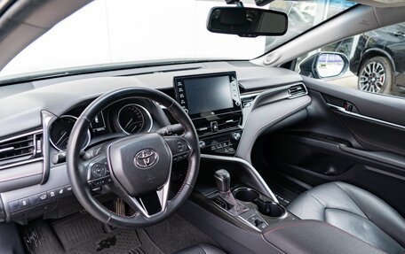 Toyota Camry, 2021 год, 3 190 000 рублей, 9 фотография