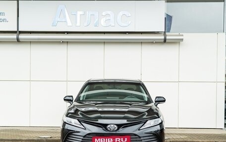 Toyota Camry, 2021 год, 3 190 000 рублей, 2 фотография