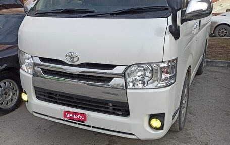 Toyota HiAce H200, 2018 год, 3 800 000 рублей, 2 фотография