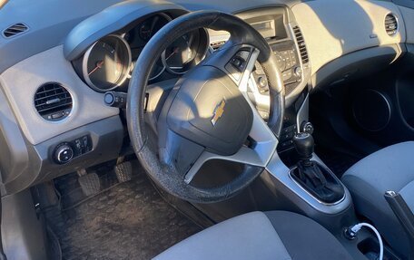 Chevrolet Cruze II, 2010 год, 650 000 рублей, 6 фотография