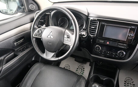 Mitsubishi Outlander III рестайлинг 3, 2013 год, 1 649 000 рублей, 9 фотография
