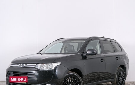 Mitsubishi Outlander III рестайлинг 3, 2013 год, 1 649 000 рублей, 3 фотография