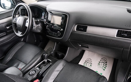 Mitsubishi Outlander III рестайлинг 3, 2013 год, 1 649 000 рублей, 12 фотография