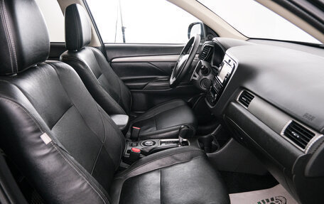 Mitsubishi Outlander III рестайлинг 3, 2013 год, 1 649 000 рублей, 13 фотография