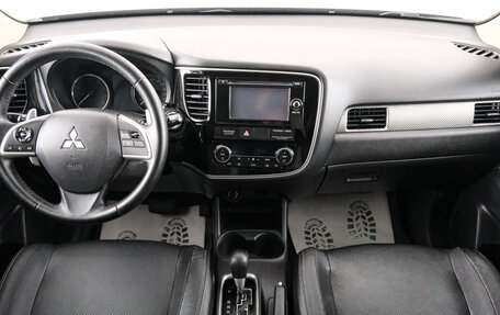 Mitsubishi Outlander III рестайлинг 3, 2013 год, 1 649 000 рублей, 10 фотография