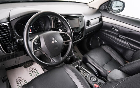 Mitsubishi Outlander III рестайлинг 3, 2013 год, 1 649 000 рублей, 8 фотография