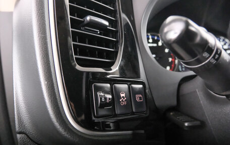 Mitsubishi Outlander III рестайлинг 3, 2013 год, 1 649 000 рублей, 19 фотография