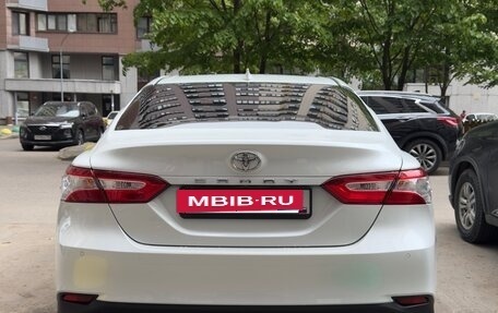 Toyota Camry, 2018 год, 2 350 000 рублей, 4 фотография