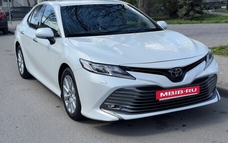 Toyota Camry, 2018 год, 2 350 000 рублей, 8 фотография