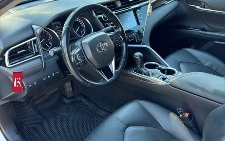 Toyota Camry, 2018 год, 2 350 000 рублей, 12 фотография