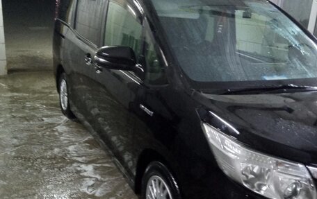 Toyota Noah III, 2014 год, 1 860 000 рублей, 3 фотография