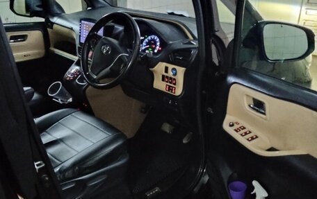 Toyota Noah III, 2014 год, 1 860 000 рублей, 7 фотография