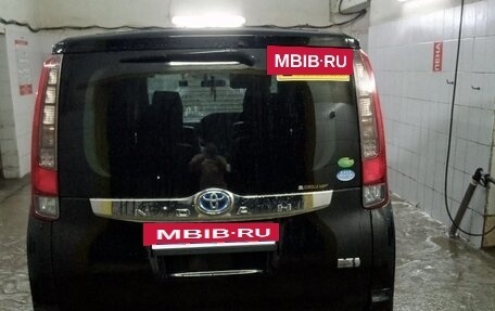 Toyota Noah III, 2014 год, 1 860 000 рублей, 4 фотография