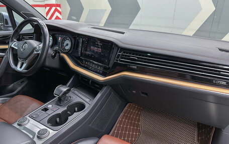Volkswagen Touareg III, 2018 год, 5 000 000 рублей, 12 фотография