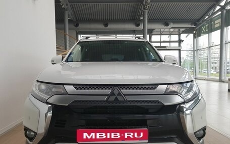 Mitsubishi Outlander III рестайлинг 3, 2020 год, 1 550 000 рублей, 4 фотография