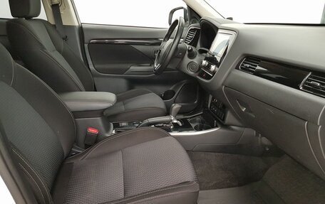 Mitsubishi Outlander III рестайлинг 3, 2020 год, 1 550 000 рублей, 20 фотография