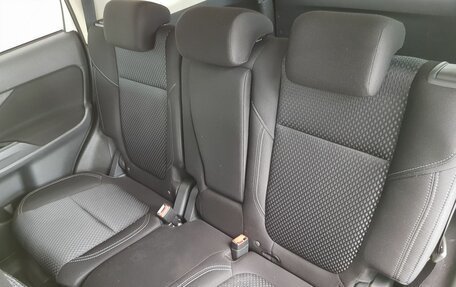 Mitsubishi Outlander III рестайлинг 3, 2020 год, 1 550 000 рублей, 15 фотография