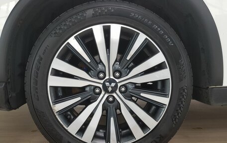 Mitsubishi Outlander III рестайлинг 3, 2020 год, 1 550 000 рублей, 10 фотография