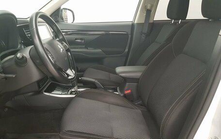 Mitsubishi Outlander III рестайлинг 3, 2020 год, 1 550 000 рублей, 12 фотография