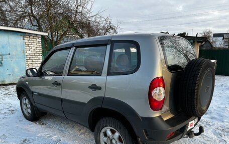 Chevrolet Niva I рестайлинг, 2010 год, 650 000 рублей, 3 фотография