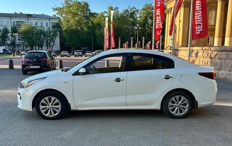 KIA Rio IV, 2018 год, 1 100 000 рублей, 3 фотография