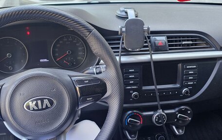 KIA Rio IV, 2018 год, 1 100 000 рублей, 4 фотография