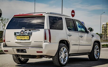 Cadillac Escalade III, 2013 год, 2 610 000 рублей, 10 фотография