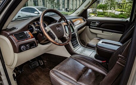 Cadillac Escalade III, 2013 год, 2 610 000 рублей, 13 фотография
