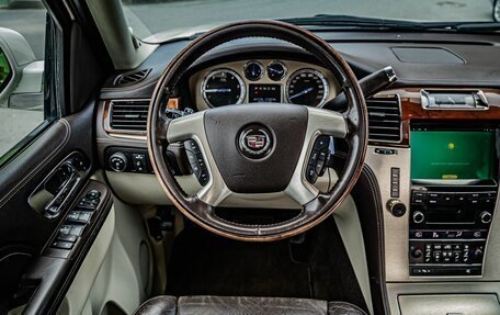 Cadillac Escalade III, 2013 год, 2 610 000 рублей, 15 фотография