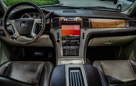 Cadillac Escalade III, 2013 год, 2 610 000 рублей, 17 фотография