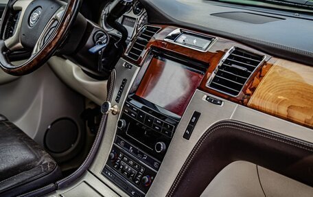 Cadillac Escalade III, 2013 год, 2 610 000 рублей, 21 фотография