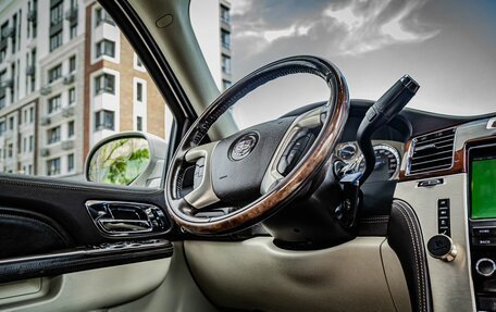 Cadillac Escalade III, 2013 год, 2 610 000 рублей, 19 фотография