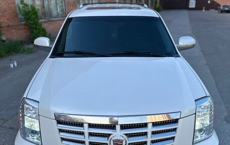 Cadillac Escalade III, 2008 год, 2 240 000 рублей, 2 фотография